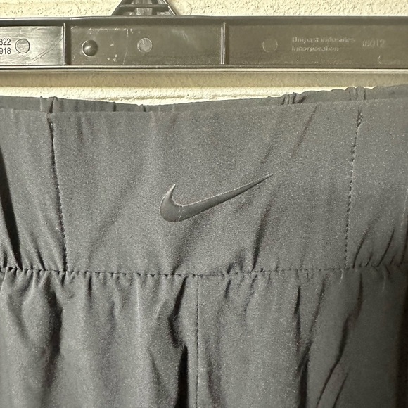 Nike Women’s Bliss Lux Slim Fit Jogger Pants Size Medium Moisture Wicking - Picture 4 of 7